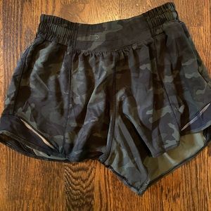 Lululemon Hotty Hot shorts. Size 4.4” inseam